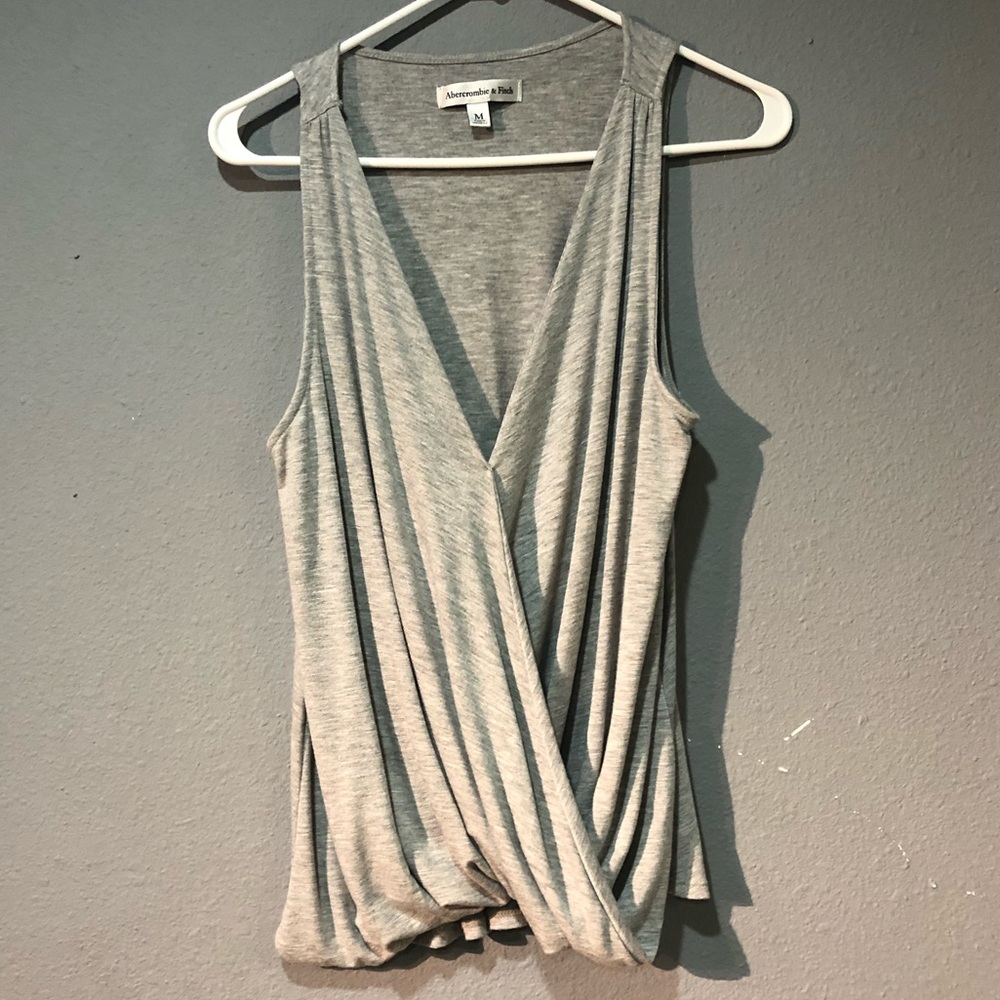 🤍Gray Abercrombie & Fitch top🤍